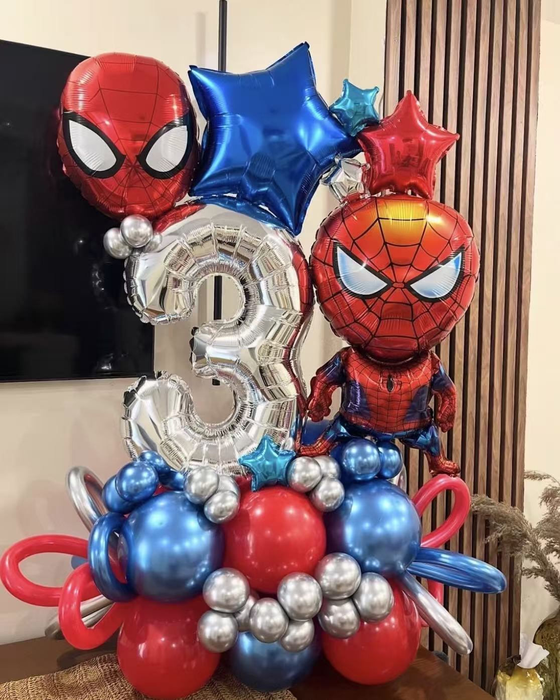 Globos personalizados con temática de dibujos animados