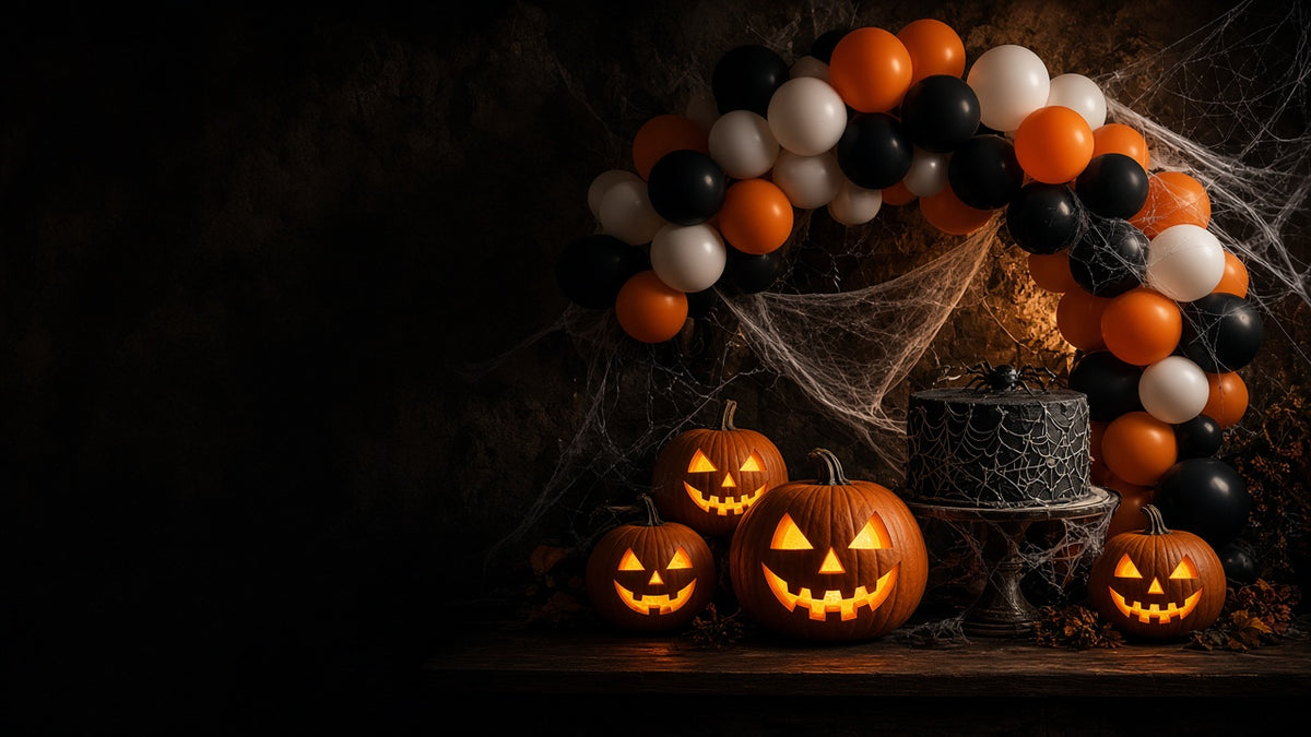 Decoración de Halloween con calabazas y arco de globos